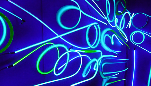 Neon-Installation „Kristallographie“ von Paul Seide